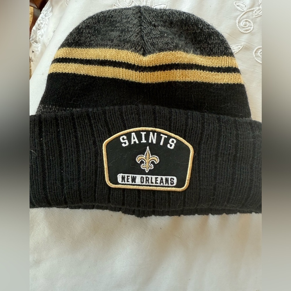 SAINTS New Orleans TEAM APPAREL cap, excellent condition, black and gold